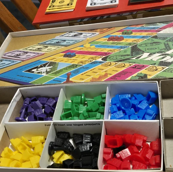 Easy Money Board Game - Colorful Edition - Picture 5 of 9